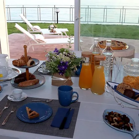 Sunset House Bed and Breakfast 4*