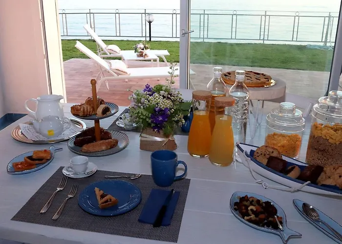 Sunset House Bed and Breakfast 4*